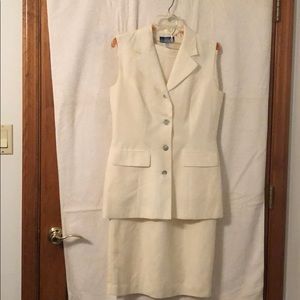 Pursuits linen no sleeve jacket and skirt